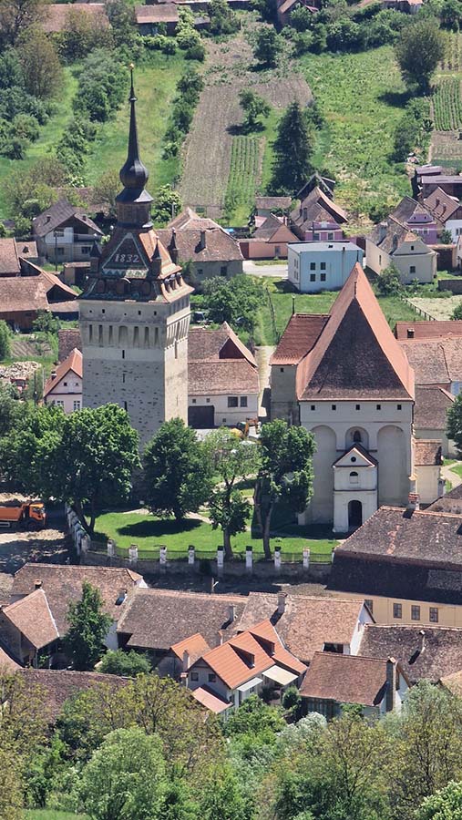 Localitatea și biserica fortificată din Saschiz / Keisd, în Transilvania Localitatea și biserica fortificată din Saschiz / Keisd, în Transilvania