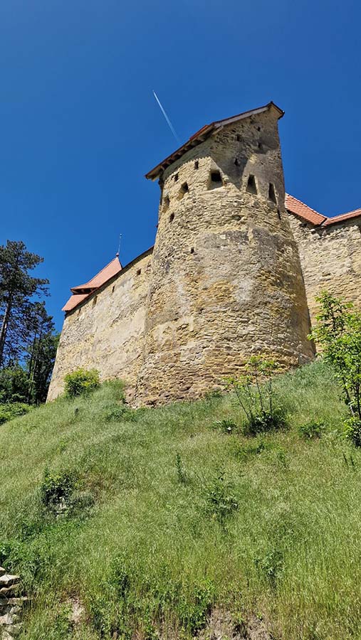 Localitatea și biserica fortificată din Saschiz / Keisd, în Transilvania Localitatea și biserica fortificată din Saschiz / Keisd, în Transilvania