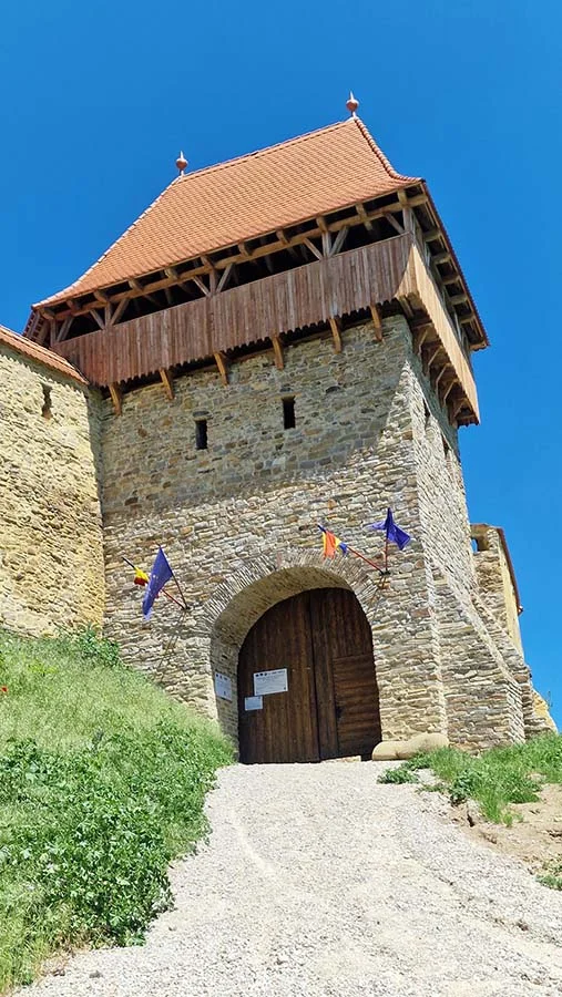 Localitatea și biserica fortificată din Saschiz / Keisd, în Transilvania Localitatea și biserica fortificată din Saschiz / Keisd, în Transilvania